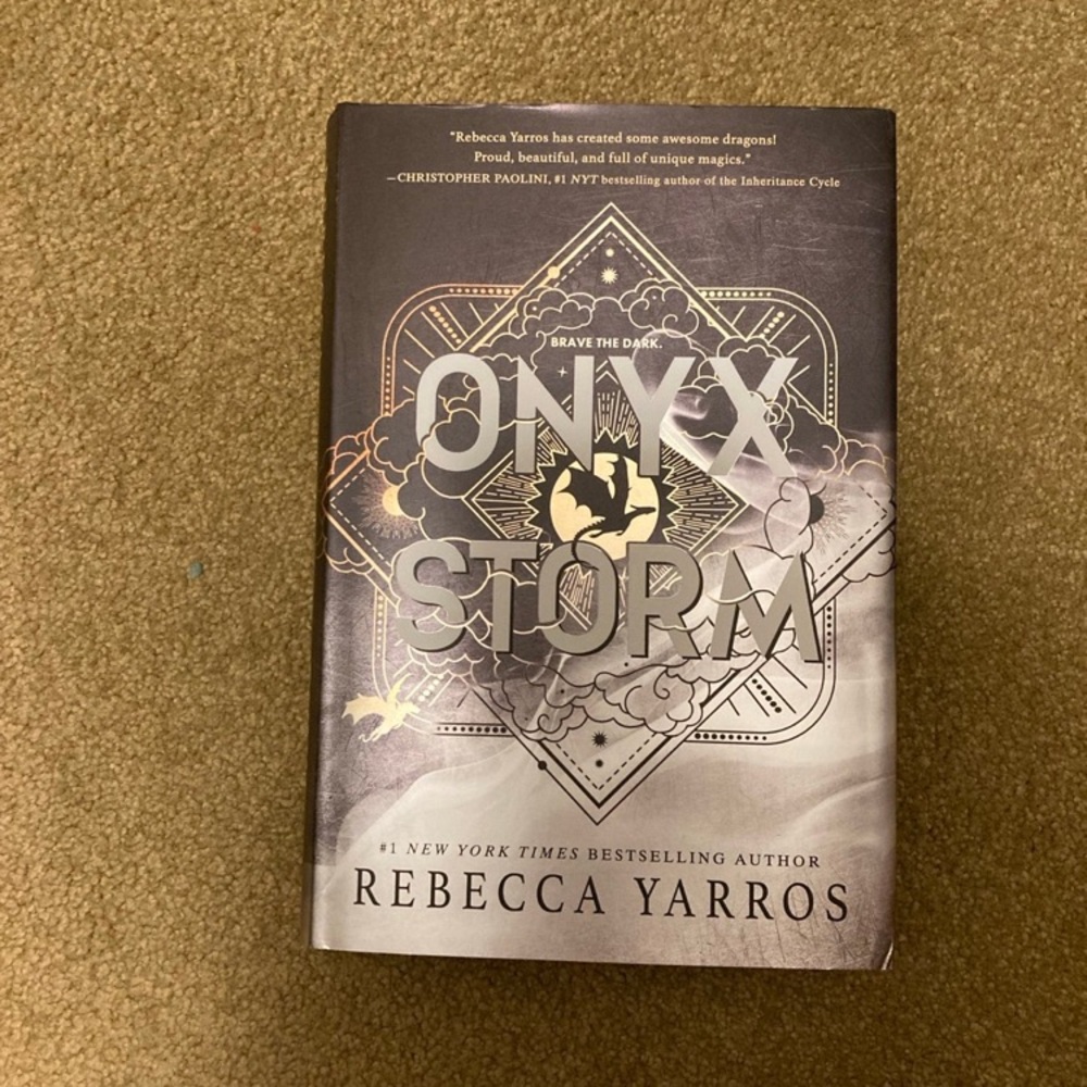 Onyx Storm Hardcover Novel - - Black & Silver Cover